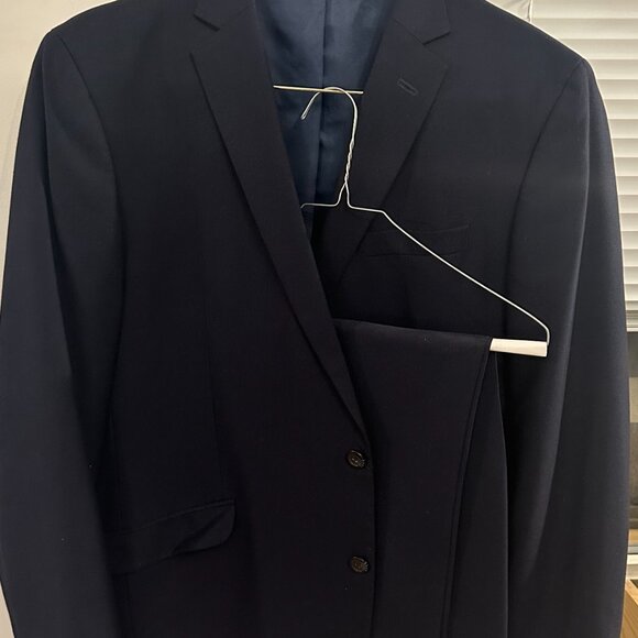 Men's Navy Suit - Kenneth Cole Reaction, Slim-Fit, Size 46L - Picture 4 of 5